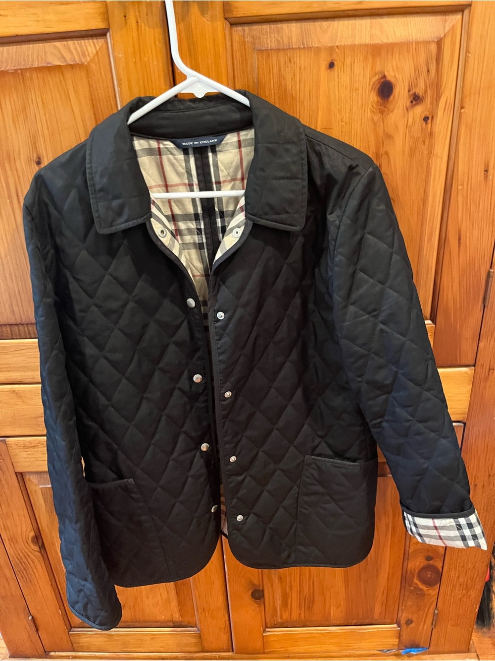 LadiesQuilted Black Jacket with Contrast Plaid Lining Burberry